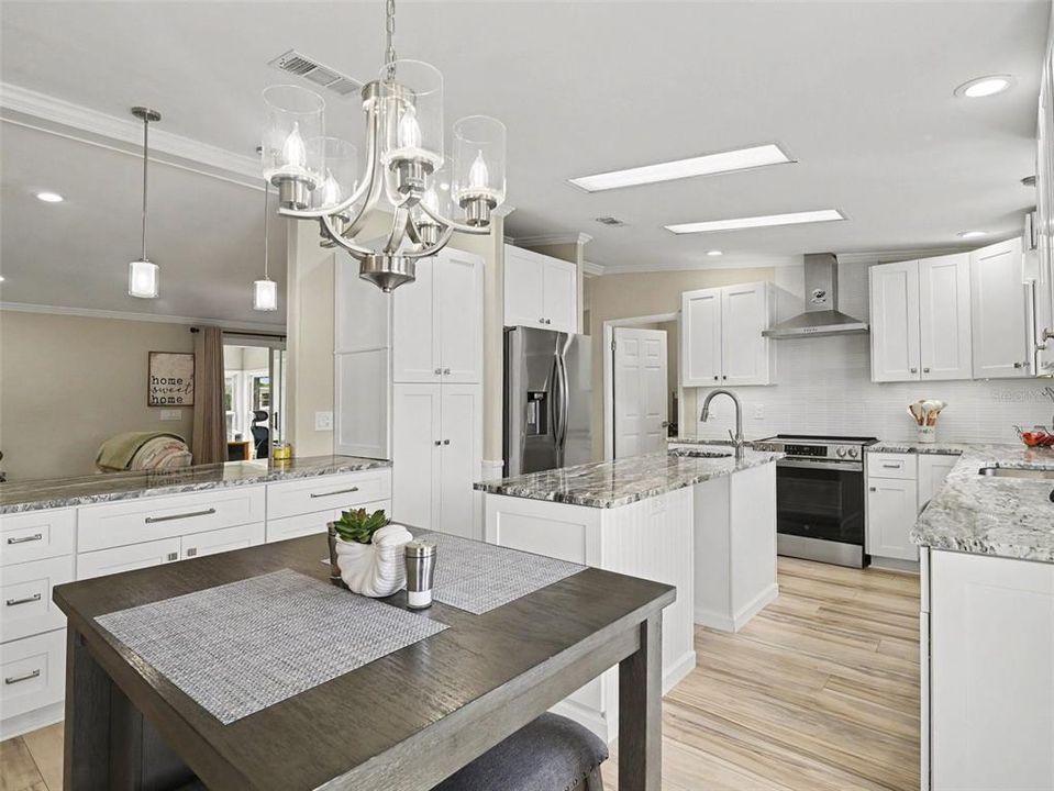 For Sale: $325,000 (2 beds, 2 baths, 1552 Square Feet)