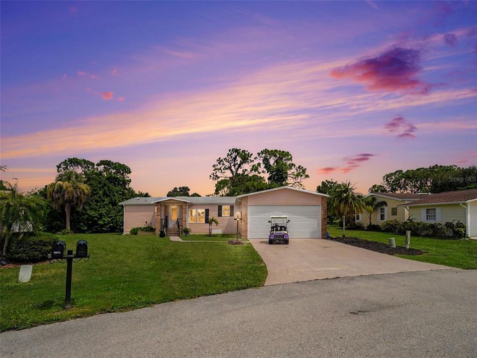 For Sale: $325,000 (2 beds, 2 baths, 1552 Square Feet)
