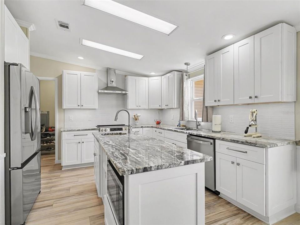 For Sale: $325,000 (2 beds, 2 baths, 1552 Square Feet)