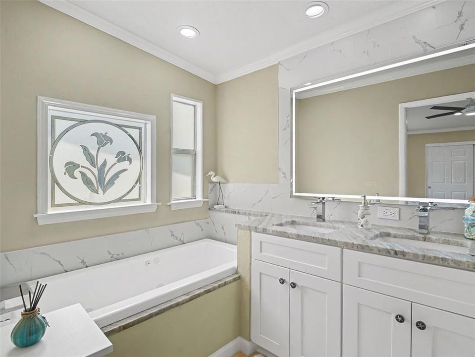For Sale: $325,000 (2 beds, 2 baths, 1552 Square Feet)