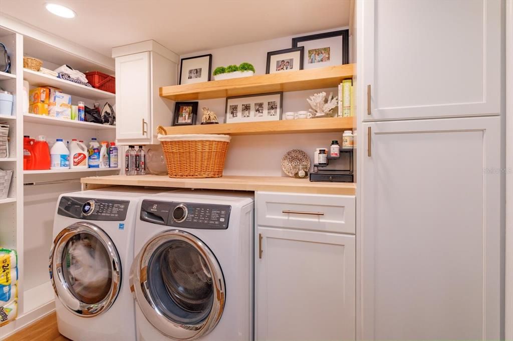For Rent: $3,900 (2 beds, 2 baths, 1870 Square Feet)