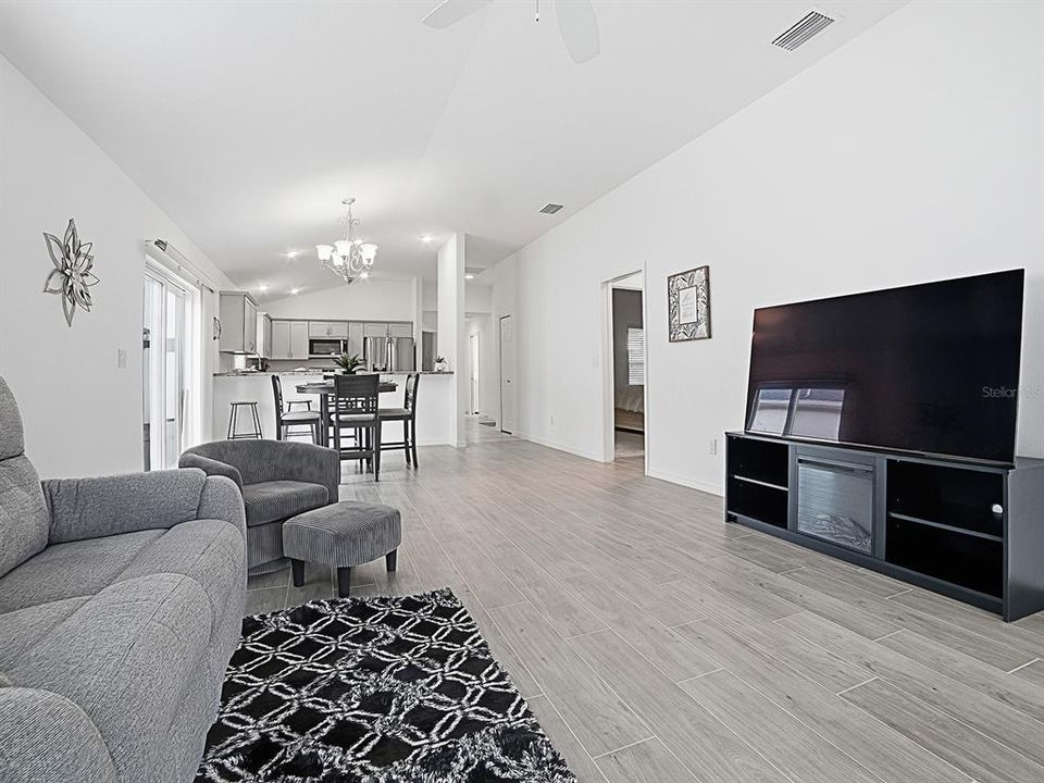 For Sale: $325,000 (3 beds, 2 baths, 1442 Square Feet)