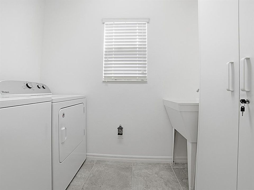 For Sale: $325,000 (3 beds, 2 baths, 1442 Square Feet)