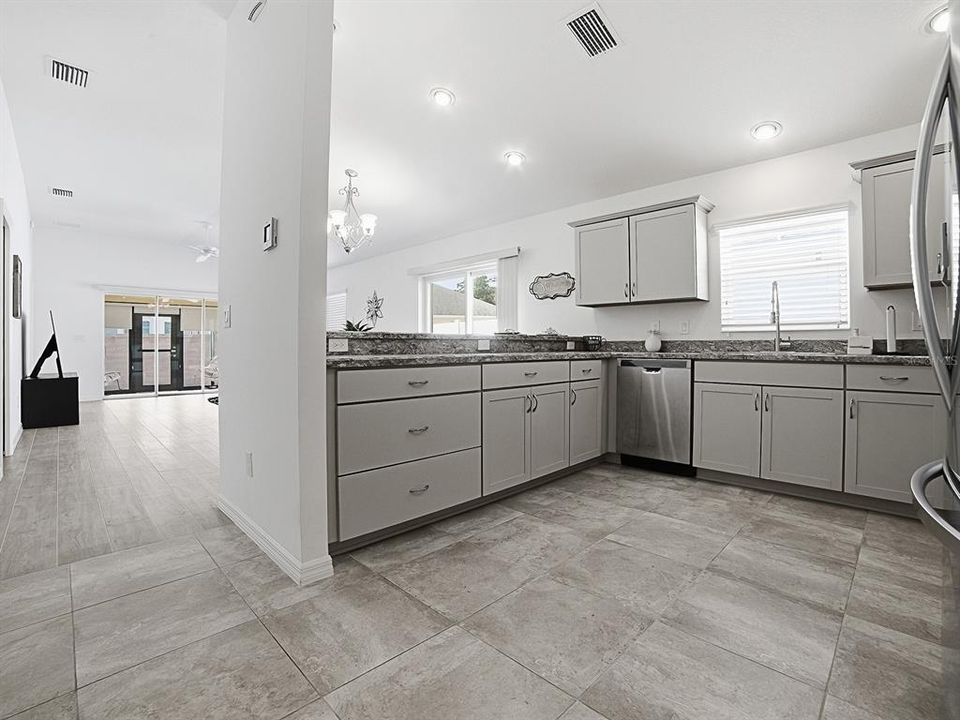 For Sale: $325,000 (3 beds, 2 baths, 1442 Square Feet)