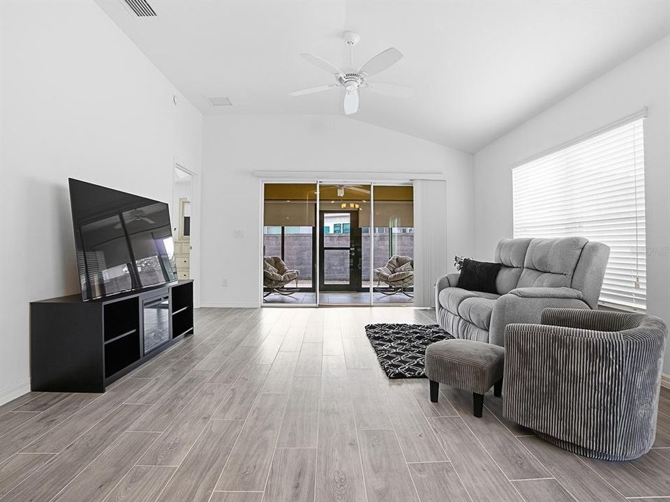 For Sale: $325,000 (3 beds, 2 baths, 1442 Square Feet)
