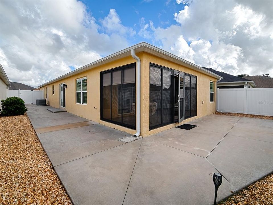 For Sale: $325,000 (3 beds, 2 baths, 1442 Square Feet)