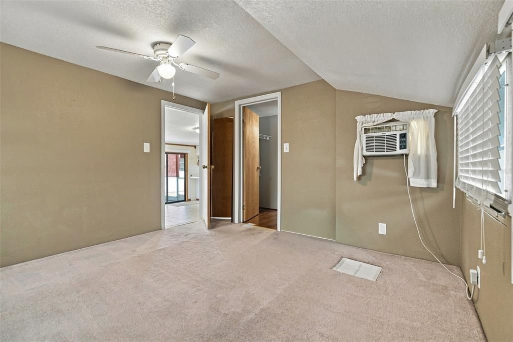For Sale: $119,000 (2 beds, 1 baths, 840 Square Feet)