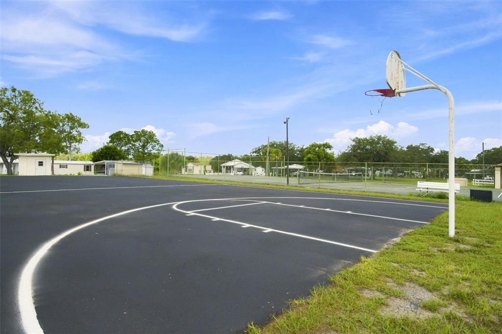 For Sale: $119,000 (2 beds, 1 baths, 840 Square Feet)