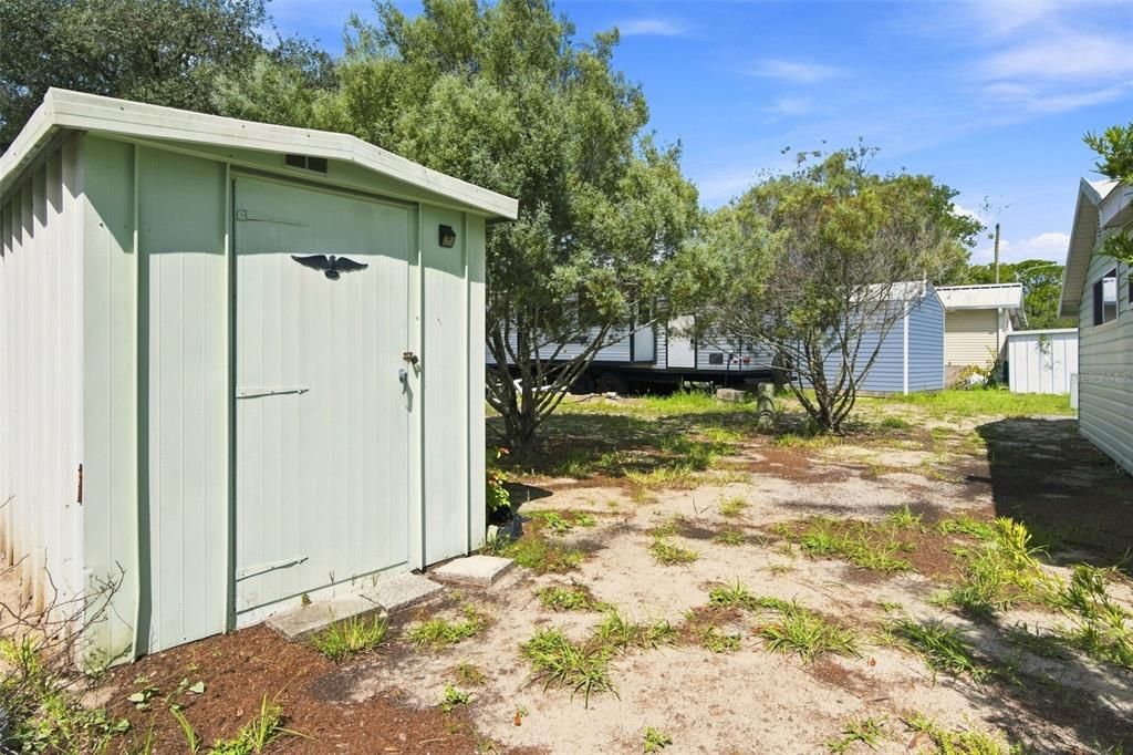 For Sale: $119,000 (2 beds, 1 baths, 840 Square Feet)