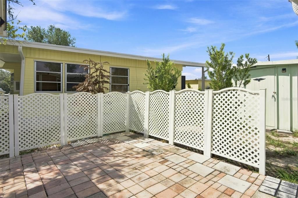 For Sale: $119,000 (2 beds, 1 baths, 840 Square Feet)