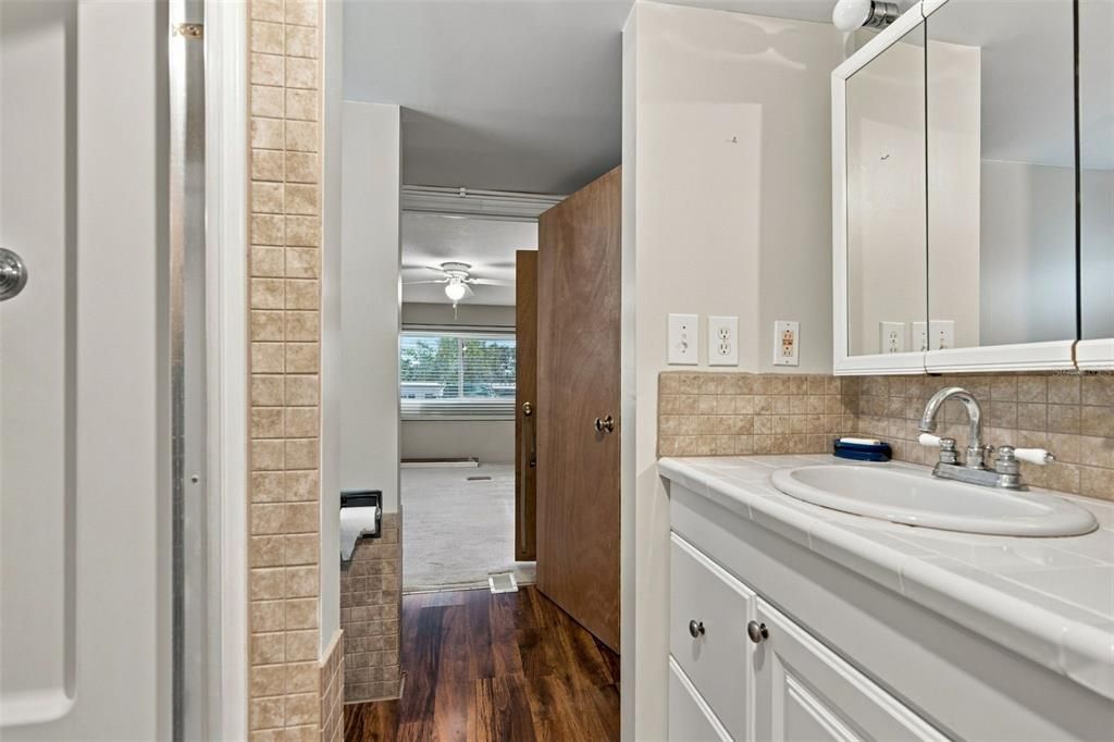 For Sale: $119,000 (2 beds, 1 baths, 840 Square Feet)