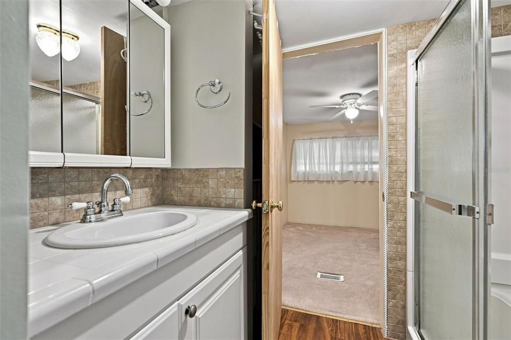 For Sale: $119,000 (2 beds, 1 baths, 840 Square Feet)