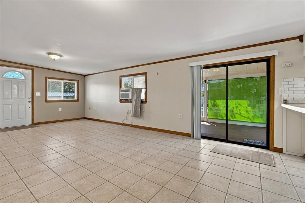 For Sale: $119,000 (2 beds, 1 baths, 840 Square Feet)