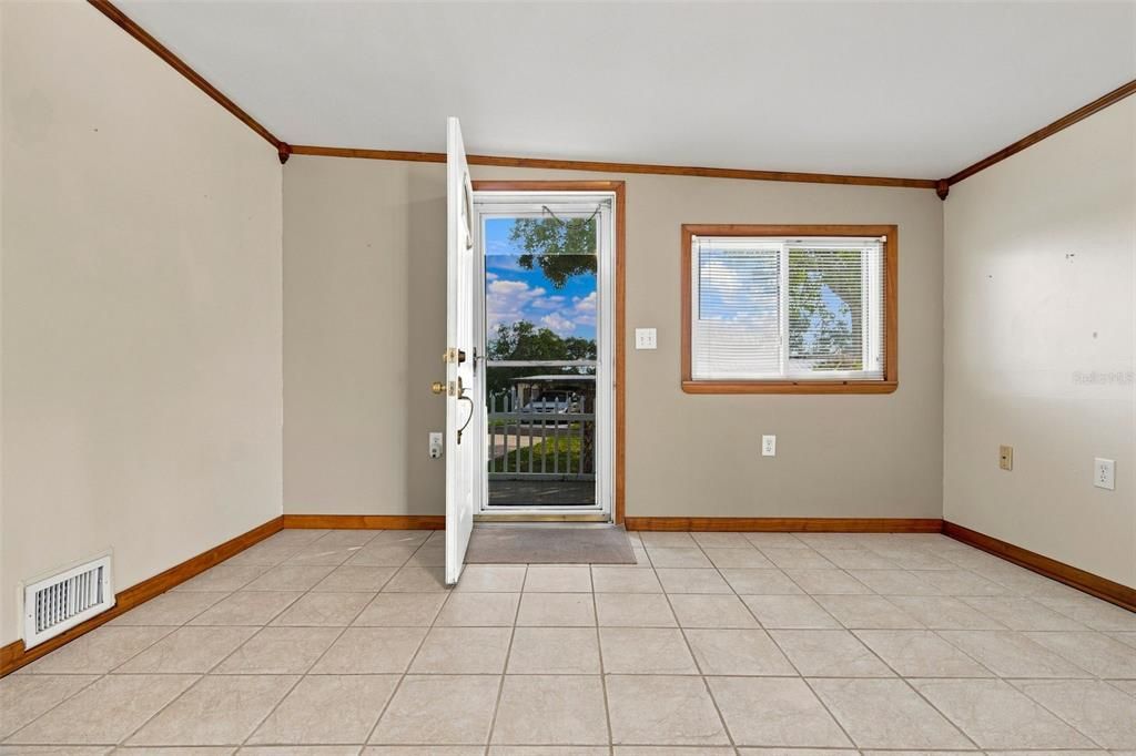 For Sale: $119,000 (2 beds, 1 baths, 840 Square Feet)