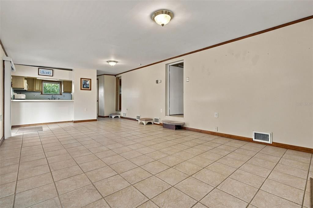 For Sale: $119,000 (2 beds, 1 baths, 840 Square Feet)