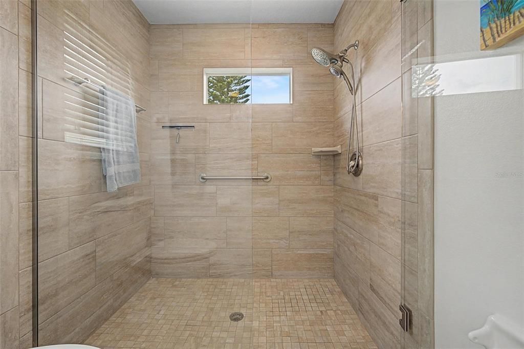 En Venta: $460,000 (3 camas, 2 baños, 1683 Pies cuadrados)