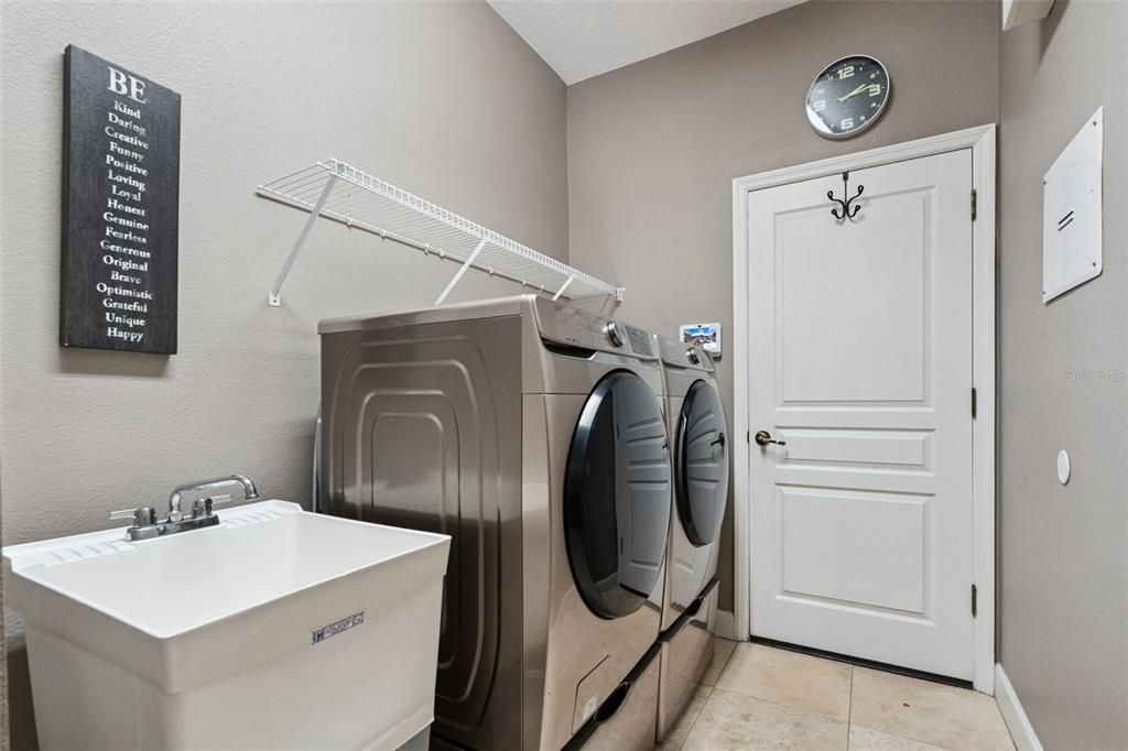 En Venta: $624,900 (5 camas, 4 baños, 3207 Pies cuadrados)