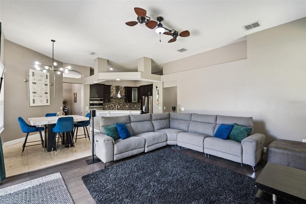En Venta: $624,900 (5 camas, 4 baños, 3207 Pies cuadrados)