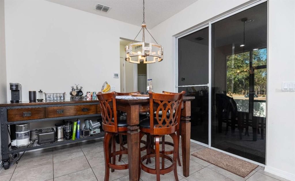 En Venta: $367,000 (4 camas, 3 baños, 2432 Pies cuadrados)