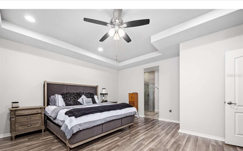 En Venta: $367,000 (4 camas, 3 baños, 2432 Pies cuadrados)