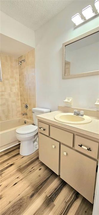 For Sale: $174,000 (2 beds, 2 baths, 1008 Square Feet)