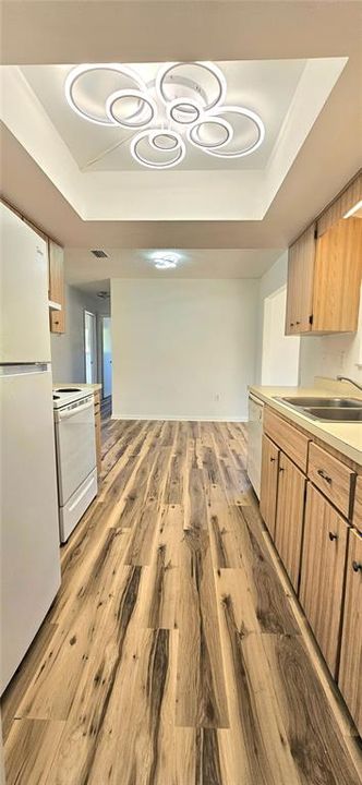 For Sale: $174,000 (2 beds, 2 baths, 1008 Square Feet)