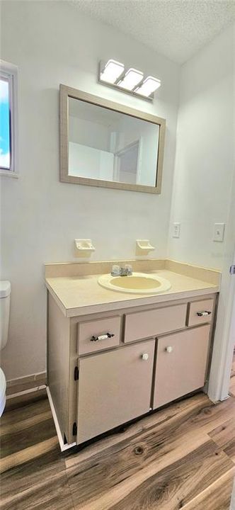 For Sale: $174,000 (2 beds, 2 baths, 1008 Square Feet)