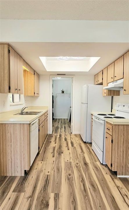 For Sale: $174,000 (2 beds, 2 baths, 1008 Square Feet)