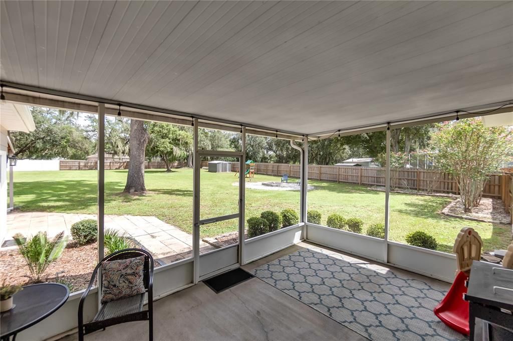 For Sale: $575,000 (4 beds, 2 baths, 2000 Square Feet)