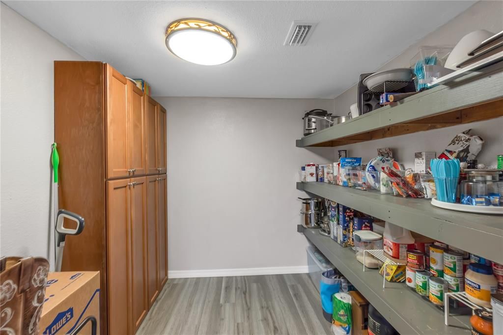 For Sale: $575,000 (4 beds, 2 baths, 2000 Square Feet)