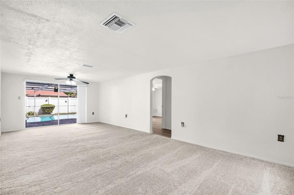 En Venta: $298,000 (3 camas, 2 baños, 1592 Pies cuadrados)