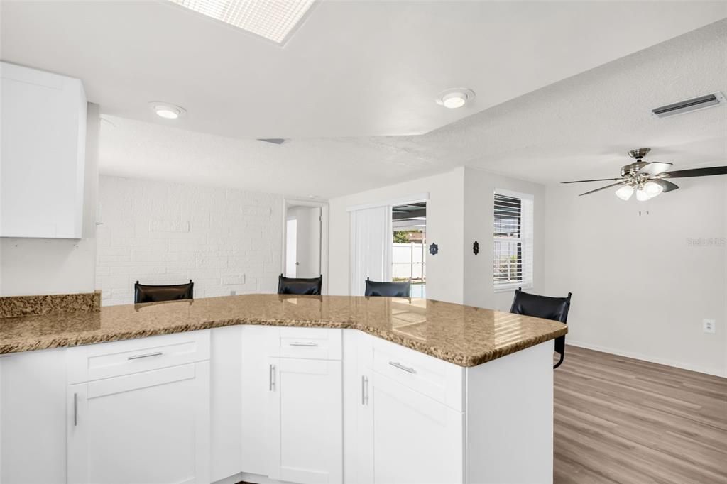 En Venta: $298,000 (3 camas, 2 baños, 1592 Pies cuadrados)