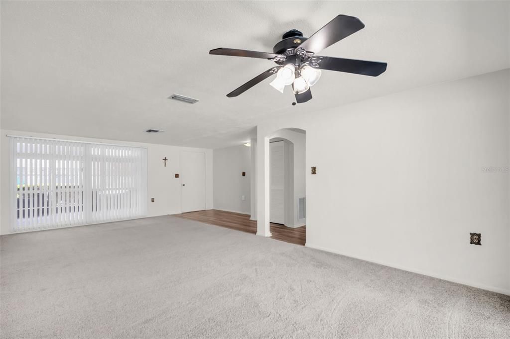 En Venta: $298,000 (3 camas, 2 baños, 1592 Pies cuadrados)