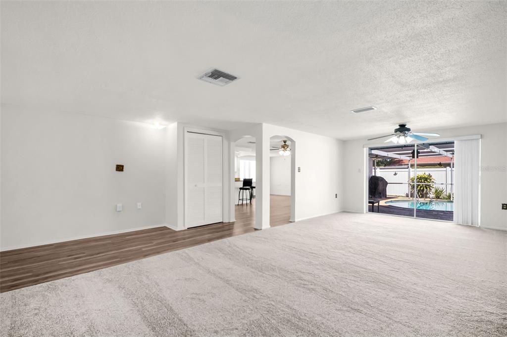 En Venta: $298,000 (3 camas, 2 baños, 1592 Pies cuadrados)
