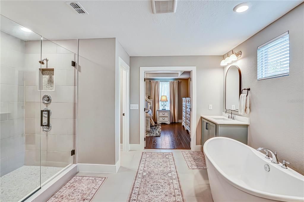 En Venta: $1,090,000 (5 camas, 4 baños, 3967 Pies cuadrados)