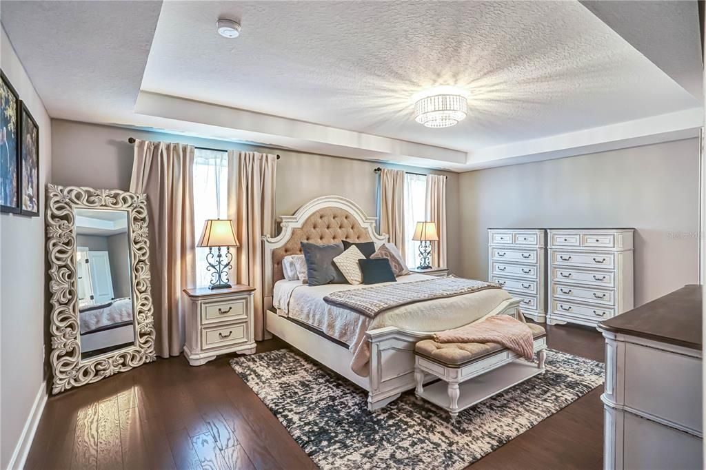 En Venta: $1,090,000 (5 camas, 4 baños, 3967 Pies cuadrados)