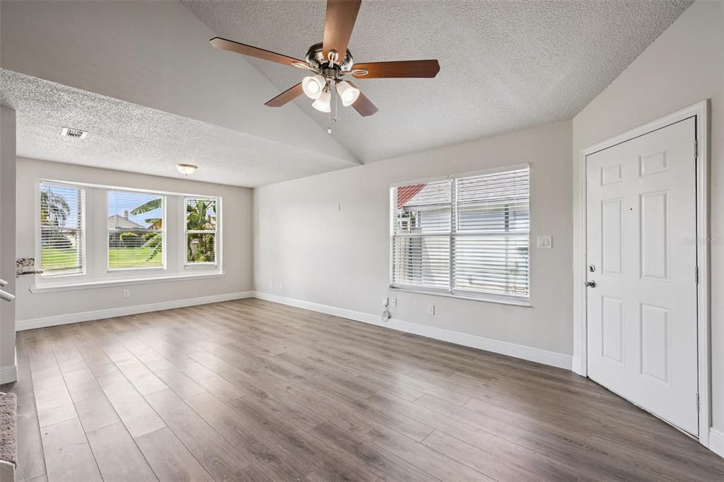 For Sale: $369,900 (3 beds, 2 baths, 1207 Square Feet)