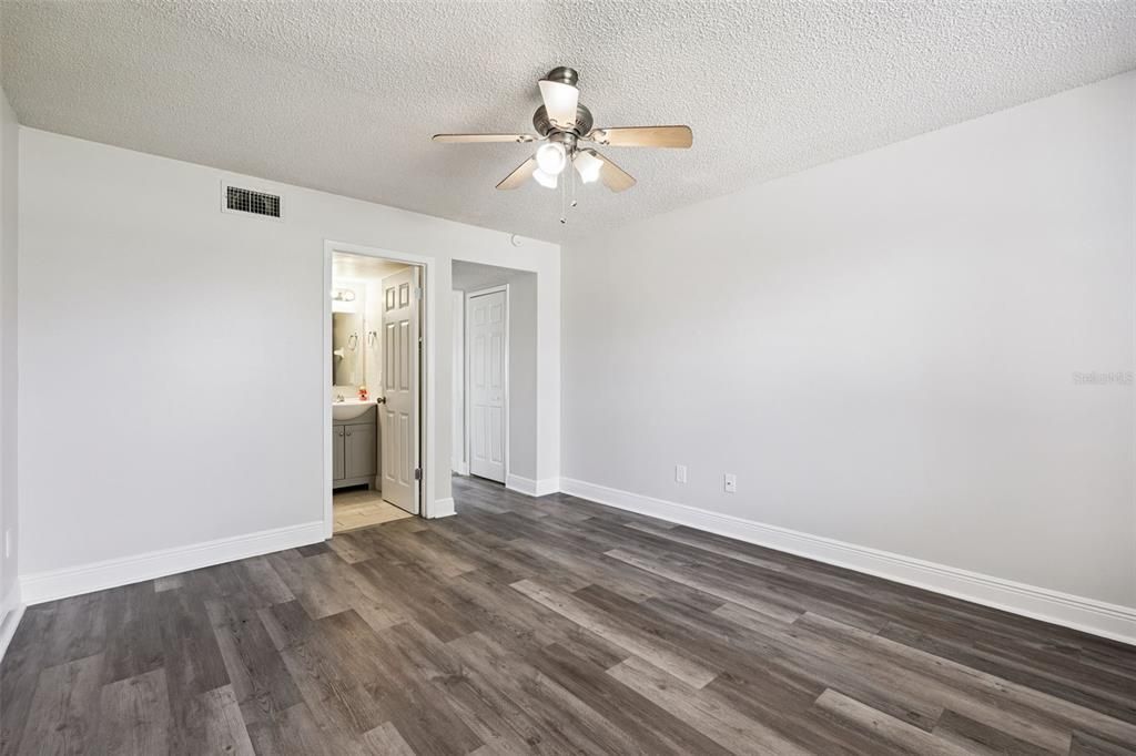 For Sale: $369,900 (3 beds, 2 baths, 1207 Square Feet)