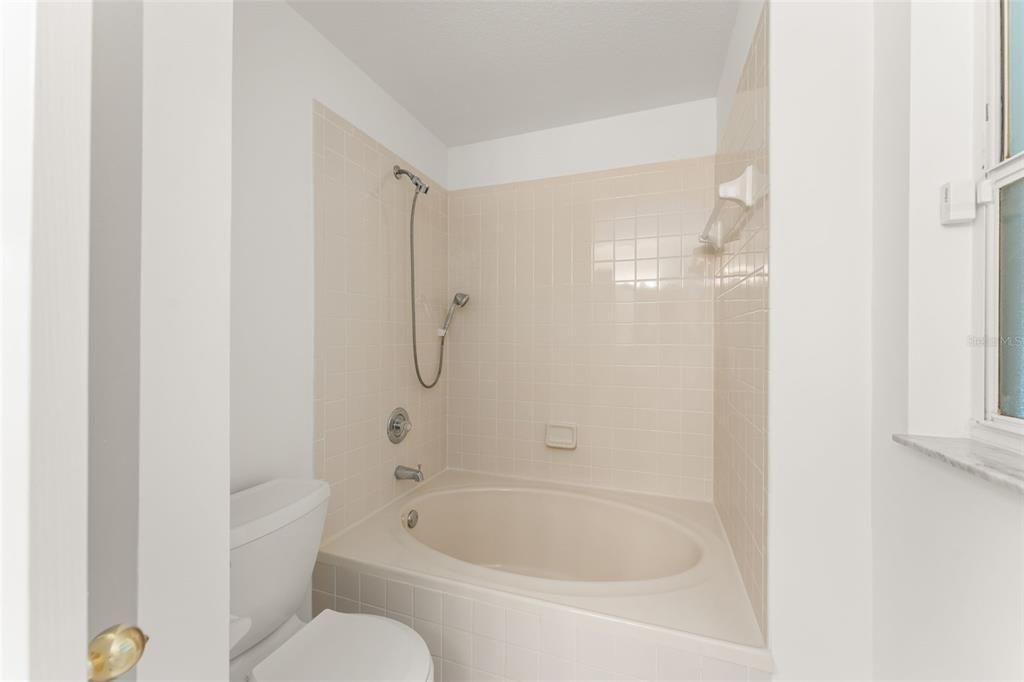 For Sale: $369,000 (3 beds, 2 baths, 1519 Square Feet)