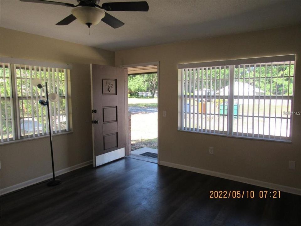 For Rent: $1,200 (2 beds, 1 baths, 1000 Square Feet)