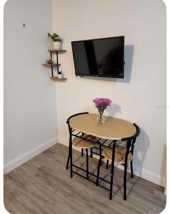 For Rent: $1,250 (1 beds, 1 baths, 600 Square Feet)