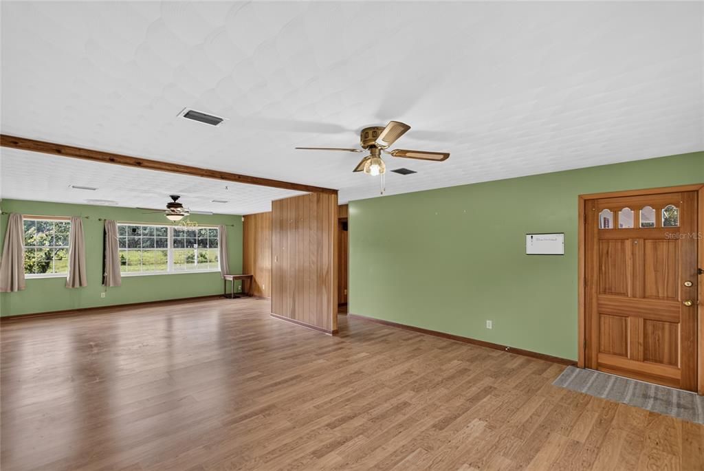 For Sale: $495,000 (3 beds, 3 baths, 1596 Square Feet)