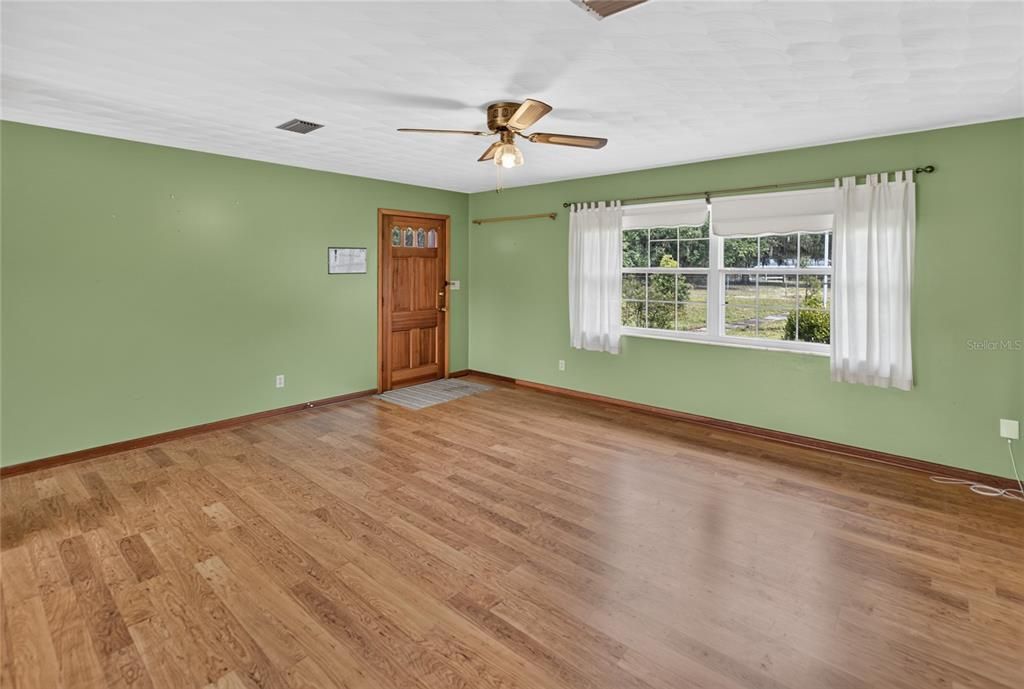 For Sale: $495,000 (3 beds, 3 baths, 1596 Square Feet)
