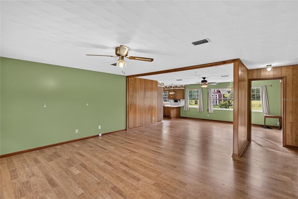 For Sale: $495,000 (3 beds, 3 baths, 1596 Square Feet)
