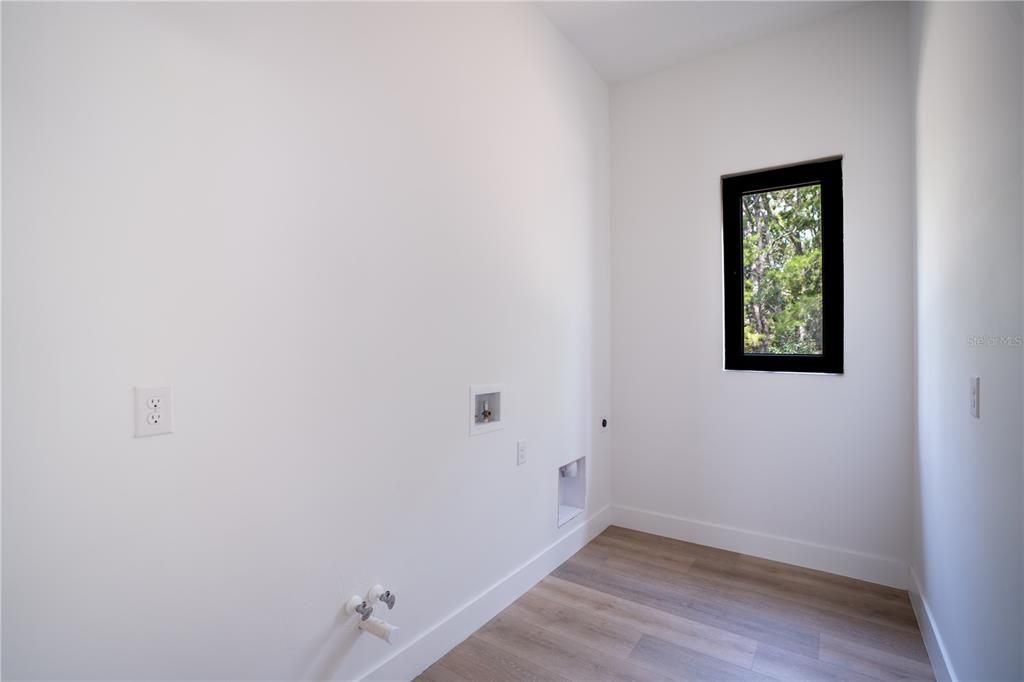For Sale: $469,000 (4 beds, 3 baths, 1995 Square Feet)