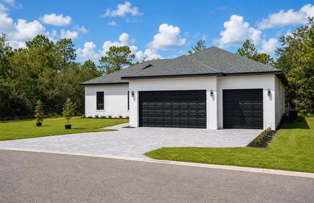 For Sale: $469,000 (4 beds, 3 baths, 1995 Square Feet)