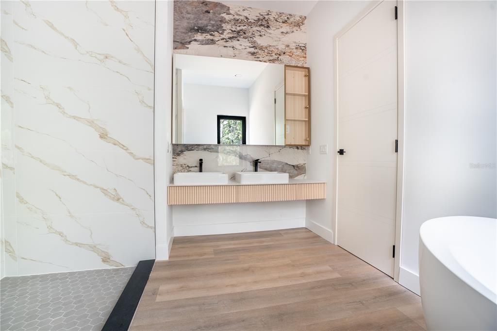 For Sale: $469,000 (4 beds, 3 baths, 1995 Square Feet)
