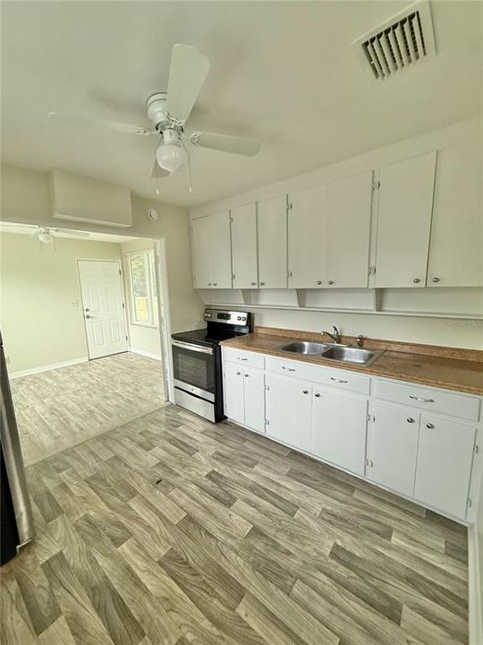 For Rent: $1,850 (2 beds, 1 baths, 792 Square Feet)