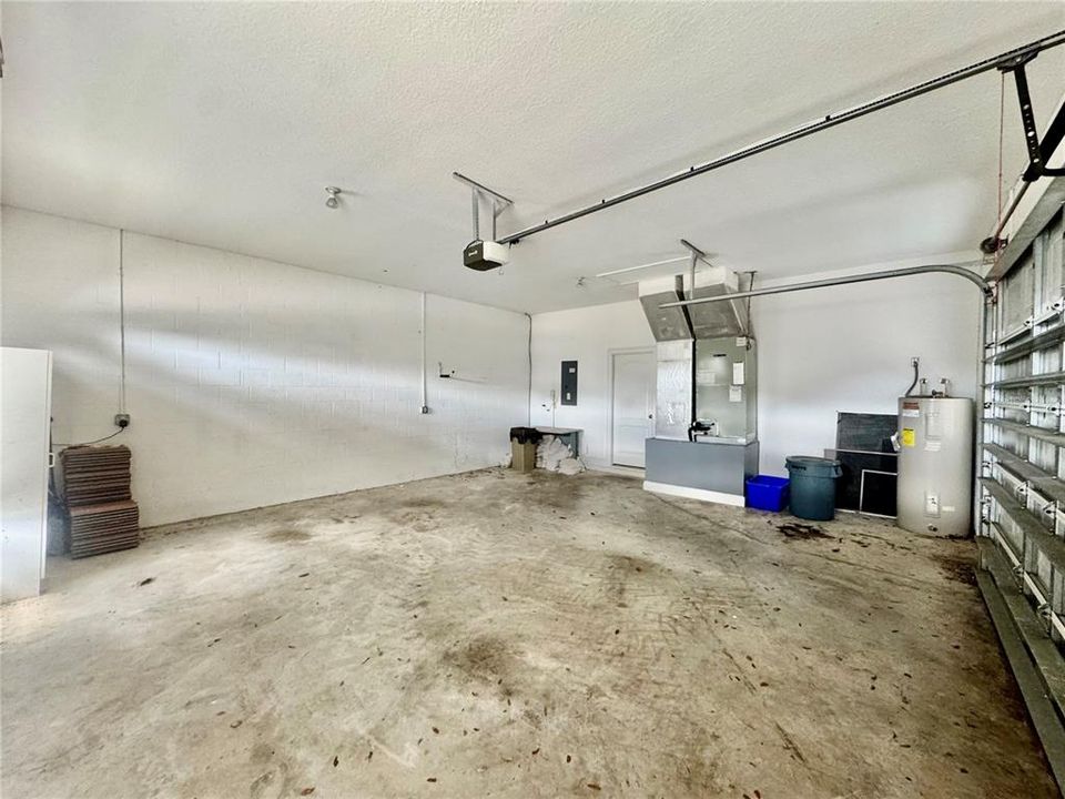 En Venta: $475,000 (3 camas, 3 baños, 2500 Pies cuadrados)