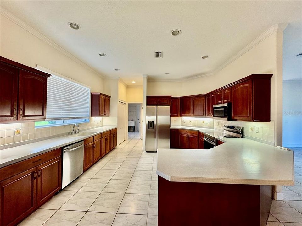 En Venta: $475,000 (3 camas, 3 baños, 2500 Pies cuadrados)